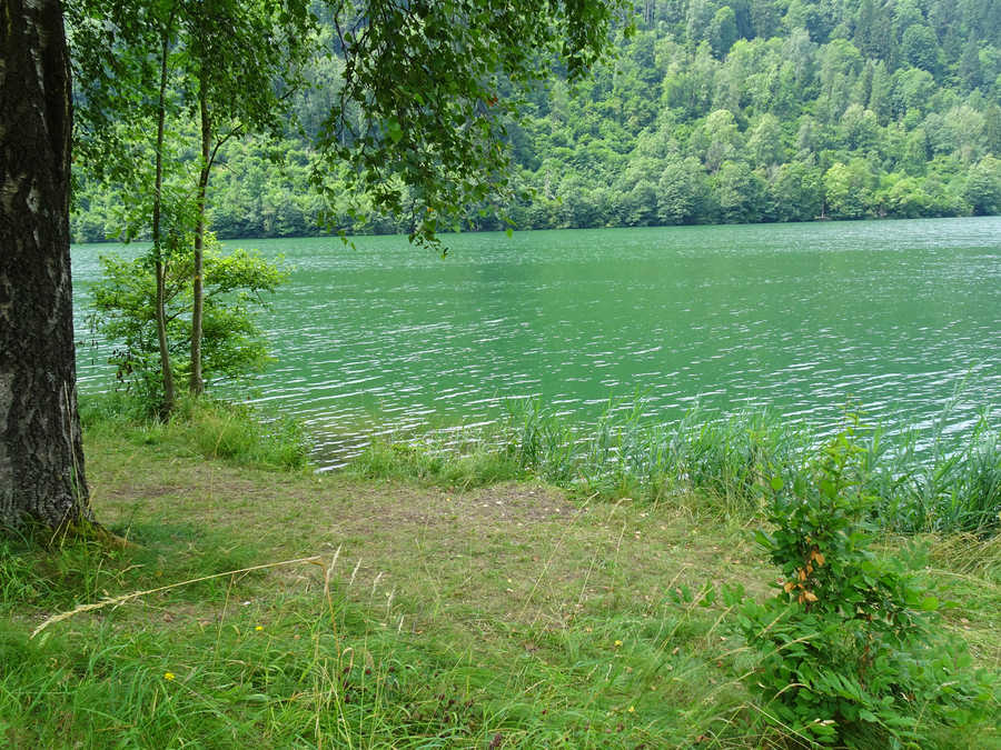 Afritzer See - Blick vom Ostufer (neben Straße) in Richtung Westen