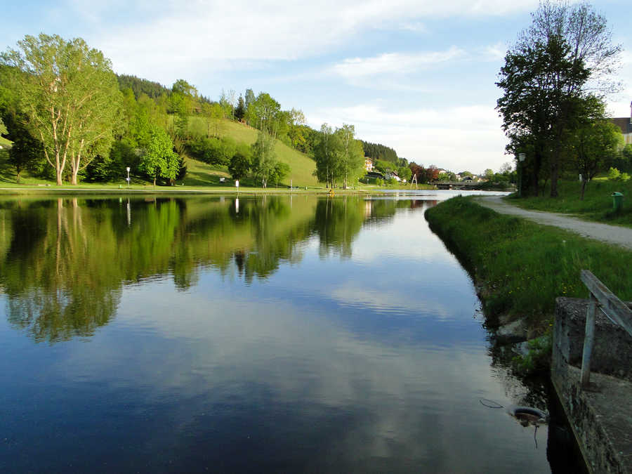 Blick vom Nordufer über den Badesee Waldhausen