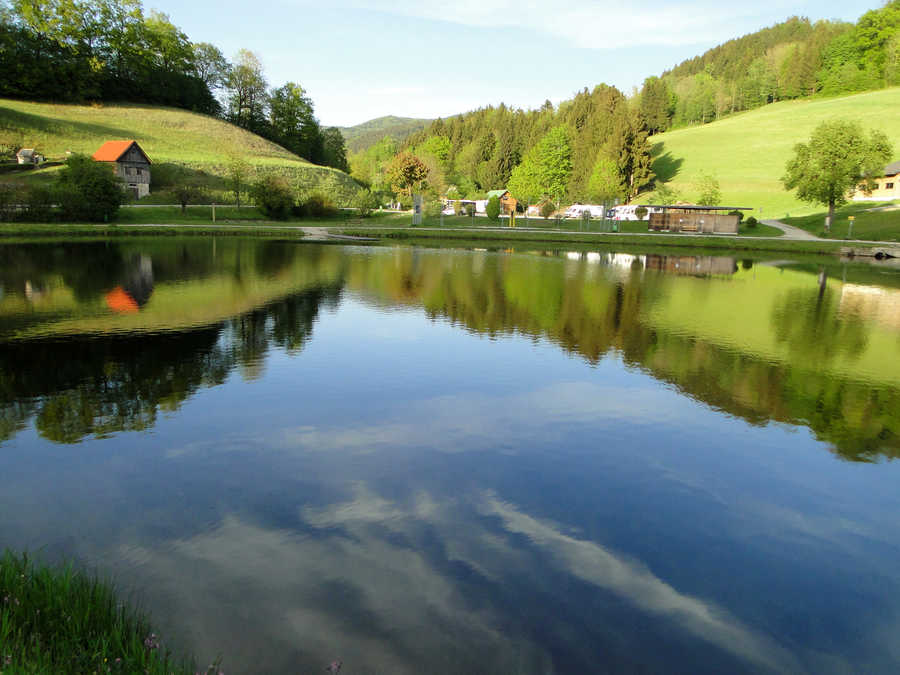 Direkt am Badesee Waldhausen gibt es einen Wohnmobil Stellplatz