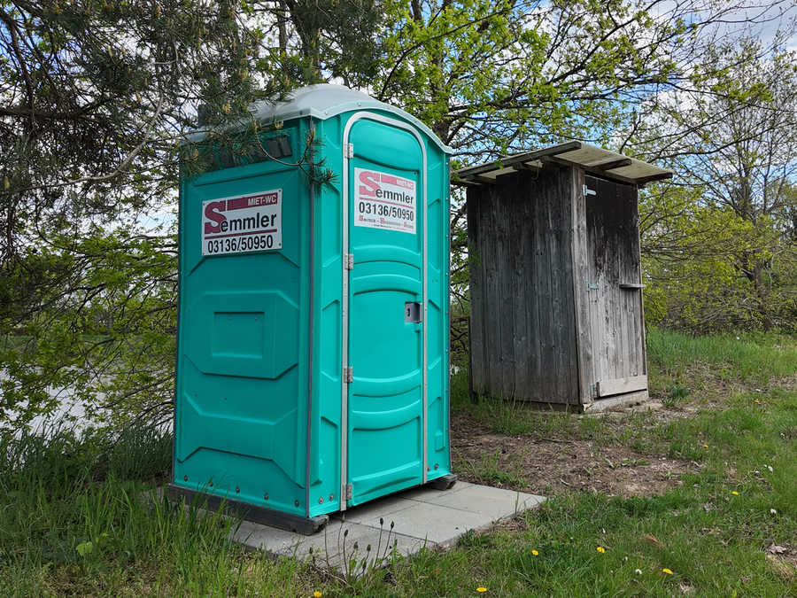 Auch Toiletten gibt es bei der Teichanlage Dobersdorf
