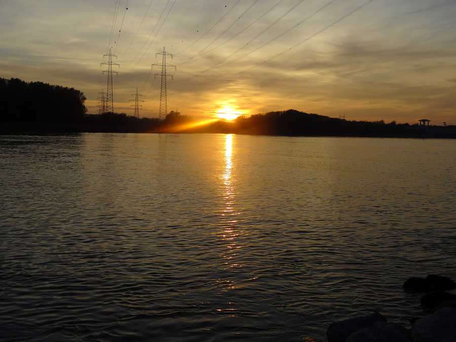 Sonnenuntergang an der Donau in Altenwörth
