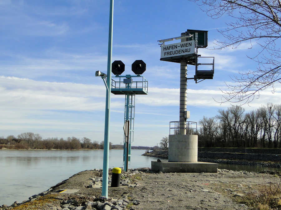 Hafen Wien Freudenau - Einfahrt