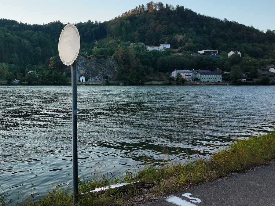 Donau Revier Beginn bei  Strom-Km 2075,50 beim unteren Drittel vom Hößgang