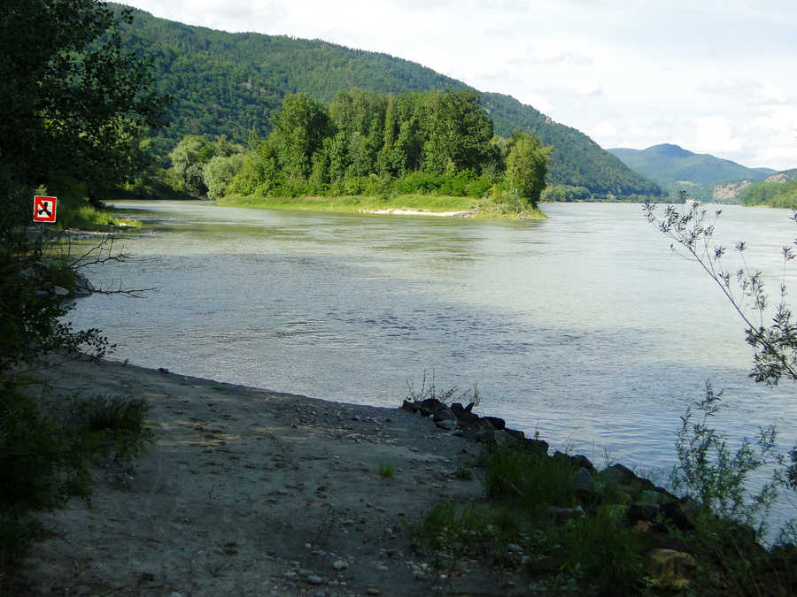 Eine 5 ha große Insel in der Donau entstand 2007