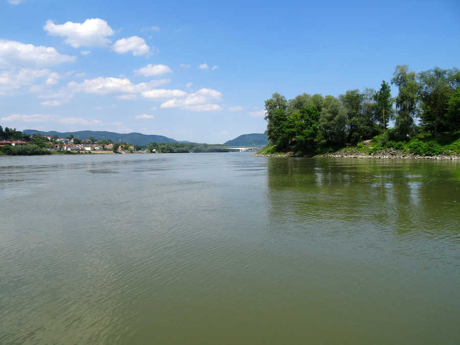 Fischen in der Donau bei Melk