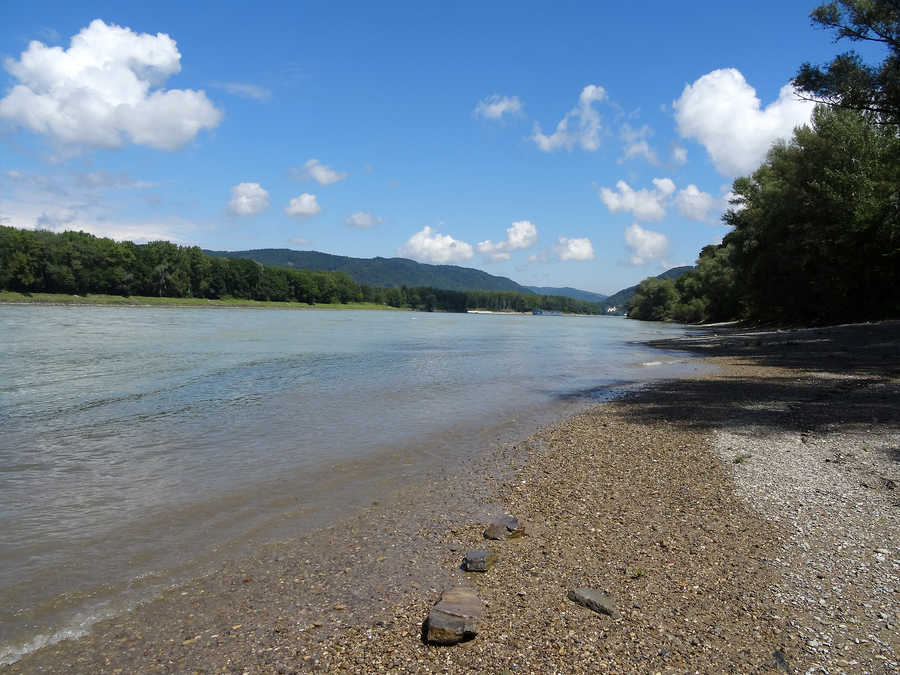 Schotterbänke im Revier in Melk / Donau