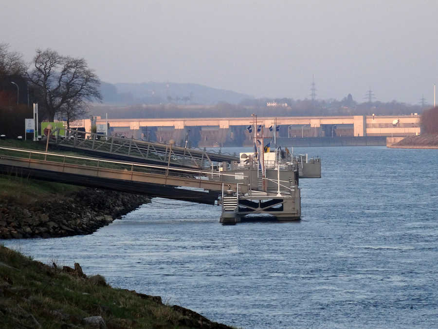 Donau Kraftwerk Melk, fischen ist oberhalb und unterhalb möglich