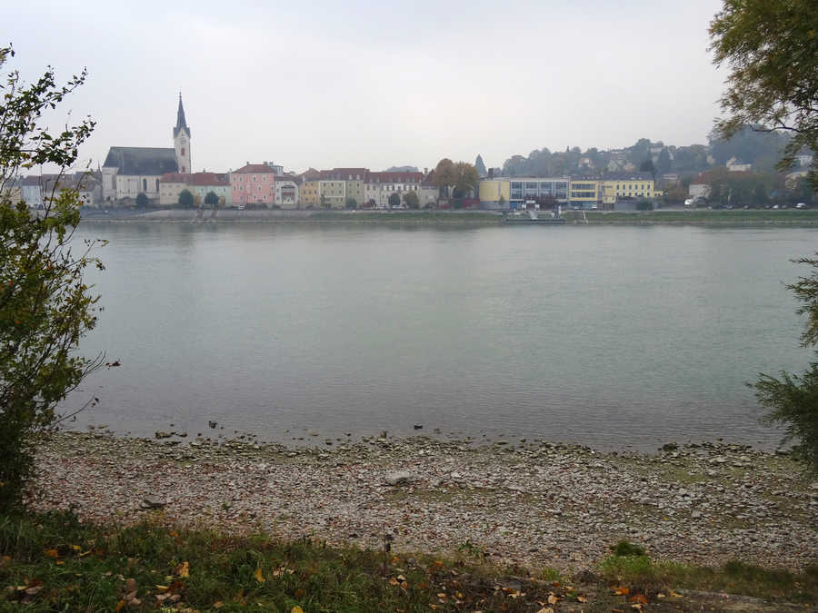 Donau gegenüber von Ybbs an der Donau