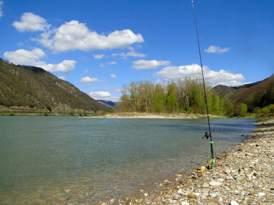 Abzweigung der Donau in den Altarm - Schönbühel an der Donau