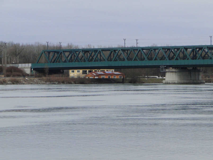 Angeln ist in Tulln an der Donau auf beiden Ufern möglich.