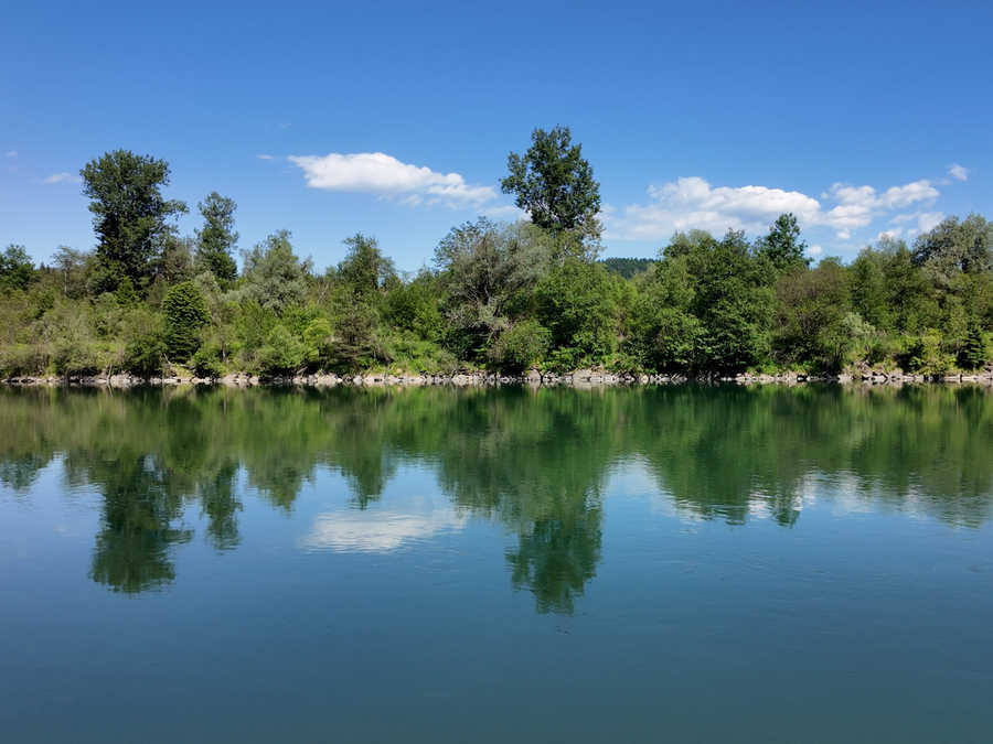 An der Drau oberhalb der Annabrücke gibt es viele schöne Plätze