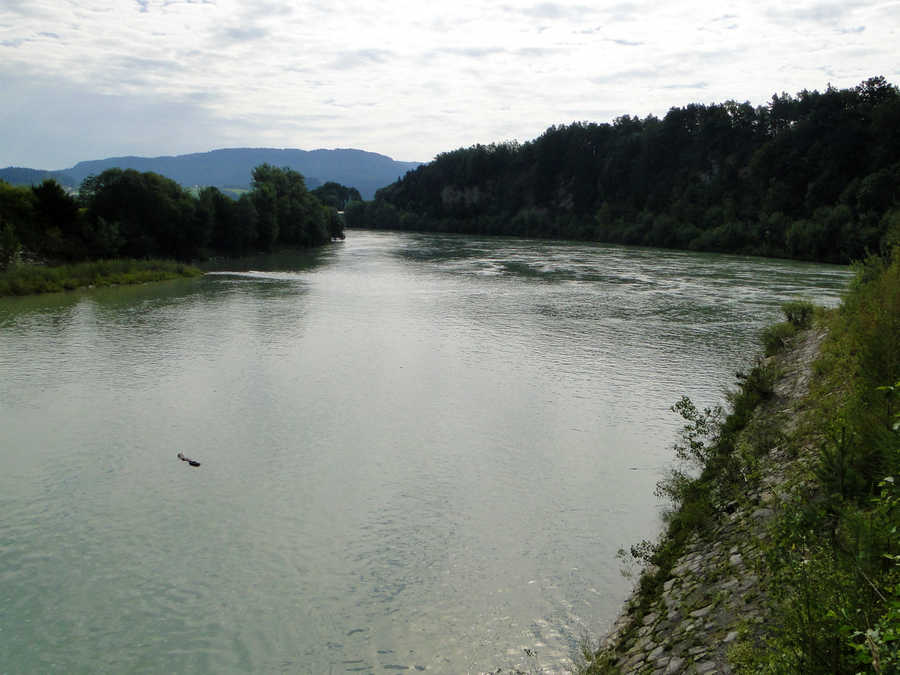 Drau unterhalb des Kraftwerkes St. Martin Zusammenfluss mit alter Drau