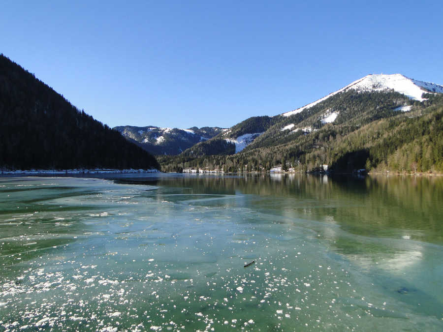 Eisangeln ist am Erlaufsee im Winter möglich