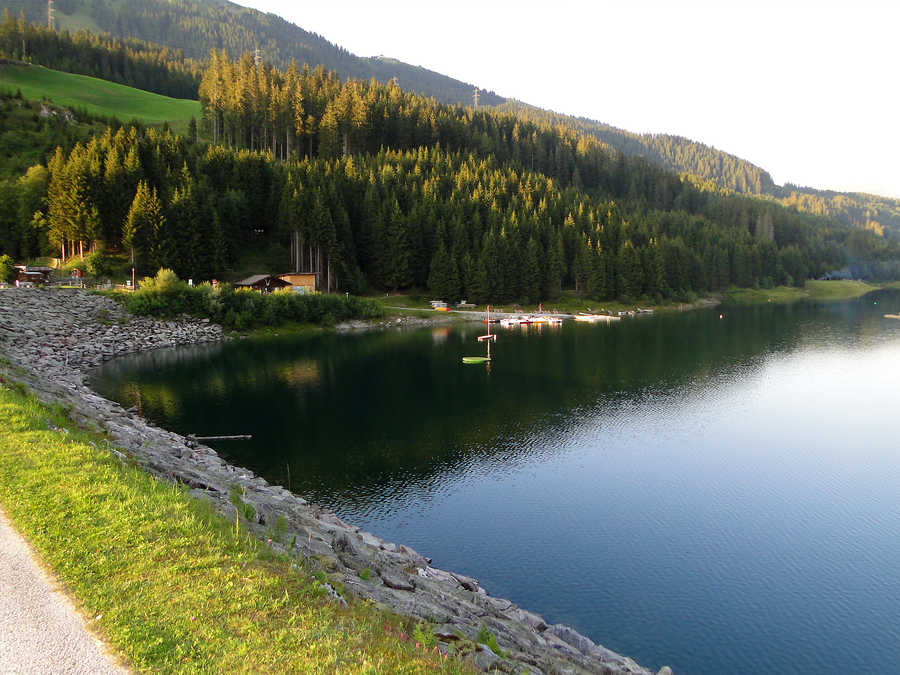 Bootsverleih und Seestüberl bei der Gerlos Stausee Staumauer