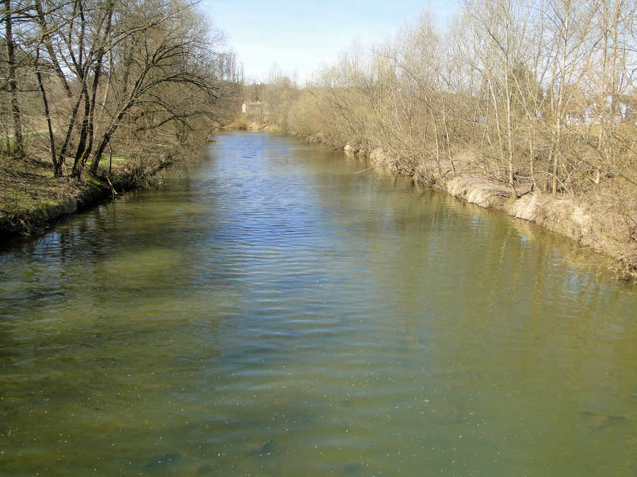 Die Lassnitz am Ende der Ortschaft Tillmitsch