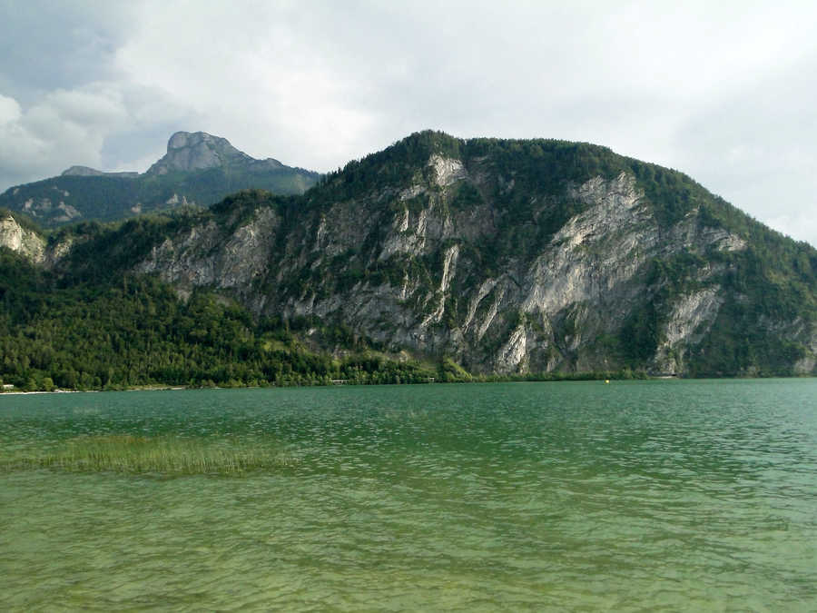 Mondsee - Blick vom nordöstlichem Ufer in Richtung Süden.