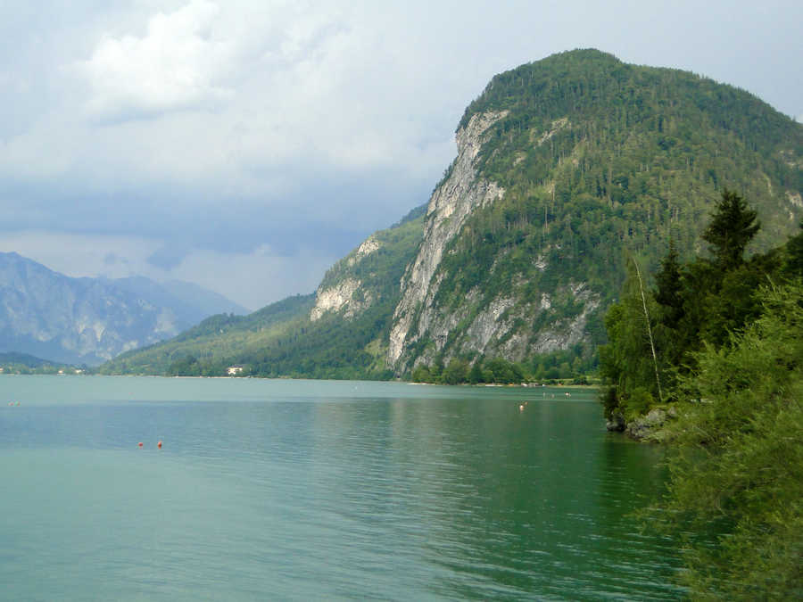 Der Mondsee im Salzkammergut - Drachenwand im Hintergrund