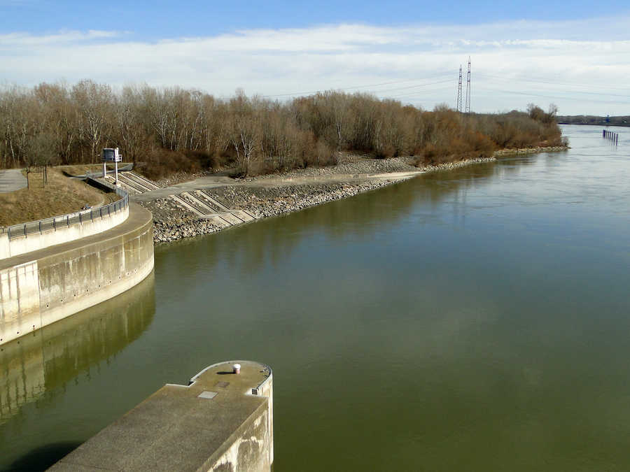 Linkes Donauufer unterhalb vom Kraftwerk Freudenau