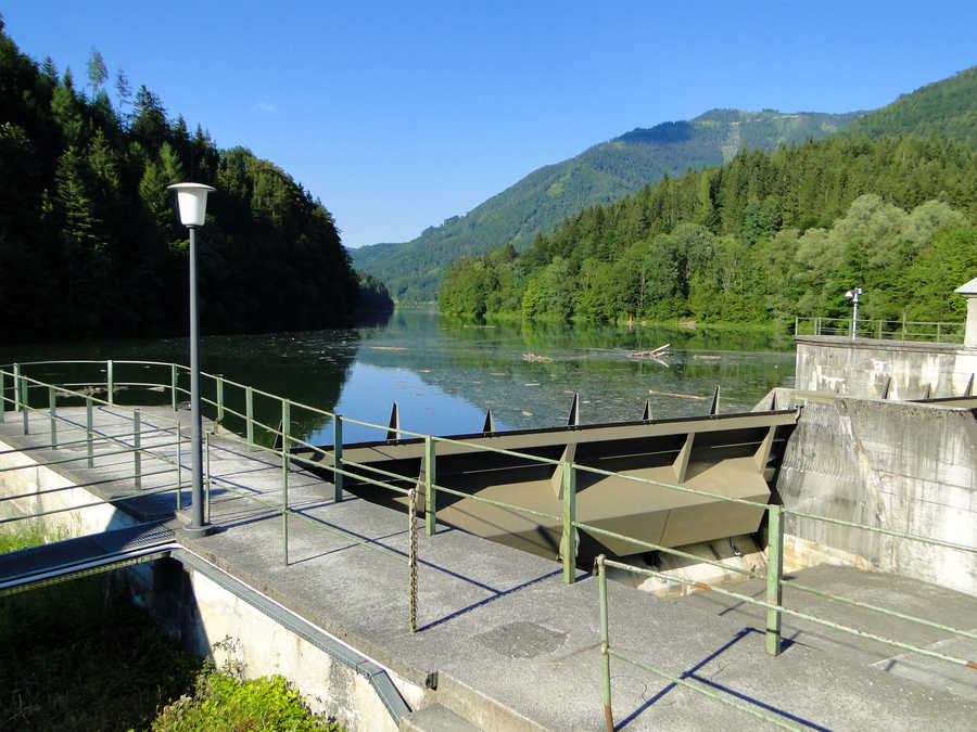 Wiestalstausee im Bereich der Staumauer