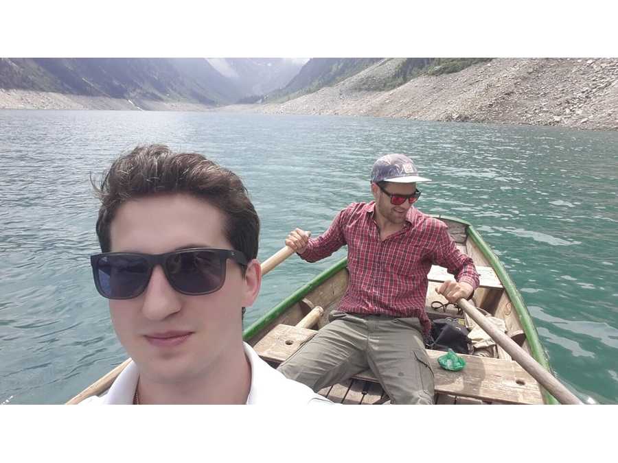 Jakob und Martin am Schlegeis mit dem Boot.