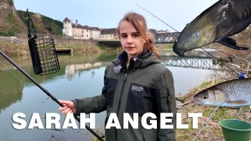 Sarah angelt am Fluss